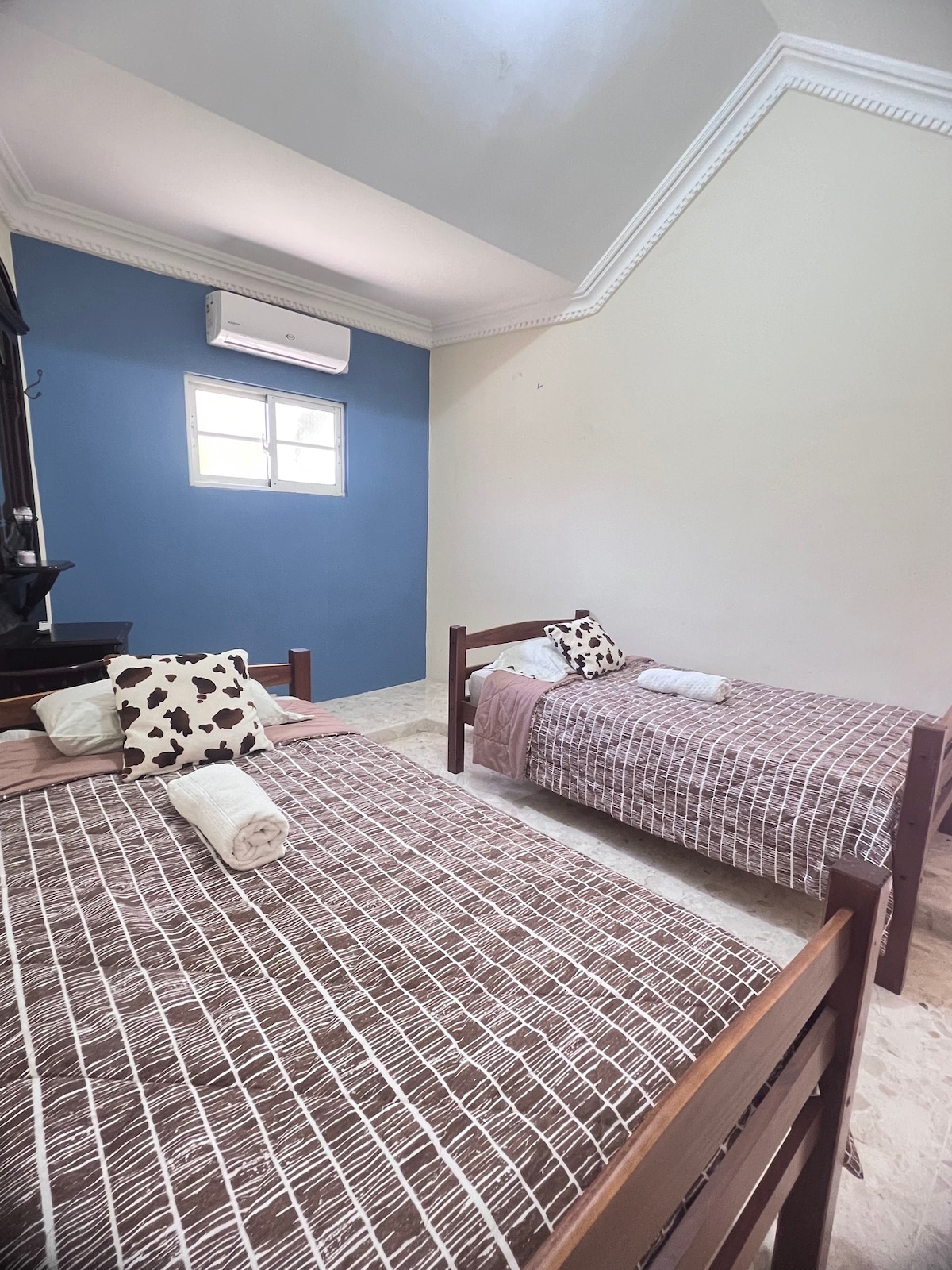 Habitacion con aire full, wifi y baño privado.