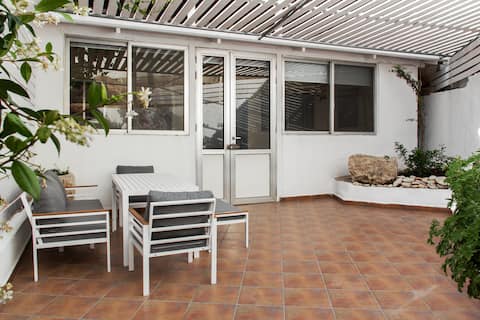 Art guest house near the beach