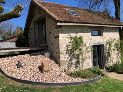 Relaxing tiny house with hot tub in the countryside