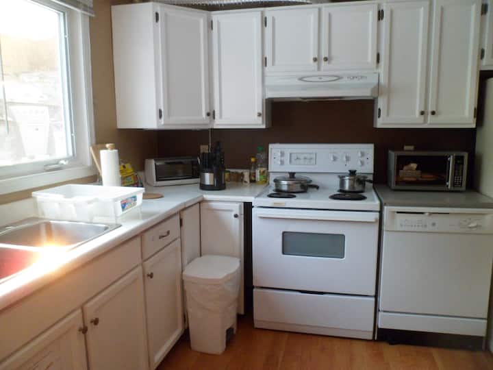 Downtown 2 Beds Room With Door Lock - Yellowknife