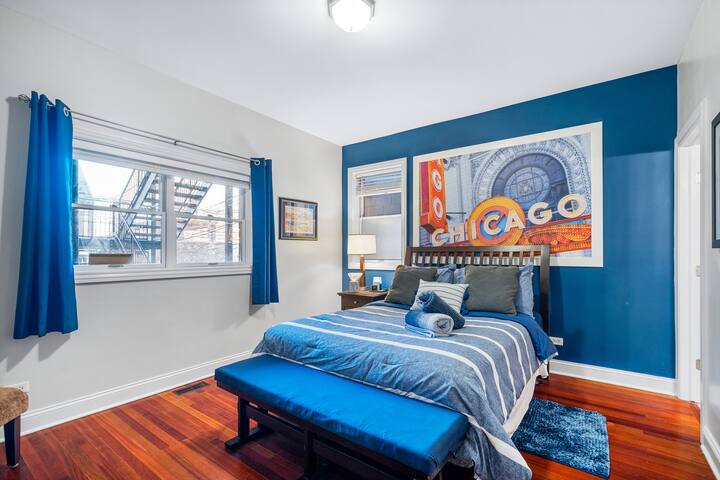 As Close as It Gets – Stay by WrigleyView Rooftop! gallery image 2