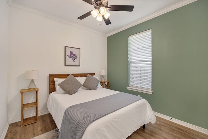 "Sehemu ya kukaribisha kwa ajili ya familia au marafiki, iliyoandaliwa kwa uangalifu kwa ajili ya usiku wa mapumziko."
