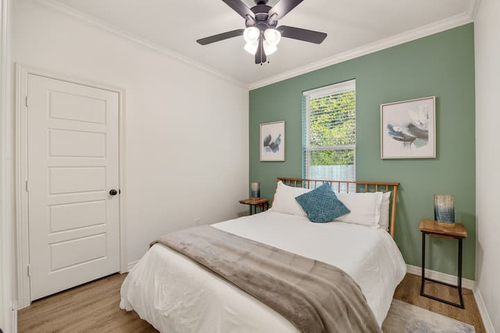 "Chumba cha kulala cha wageni kinatoa starehe na utulivu kwa kila mtu kujisikia nyumbani."
