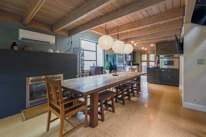 Beautiful Loft in Heart of Capitol Hill w/ Parking gallery image 4