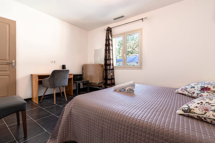 غرفة النوم 2