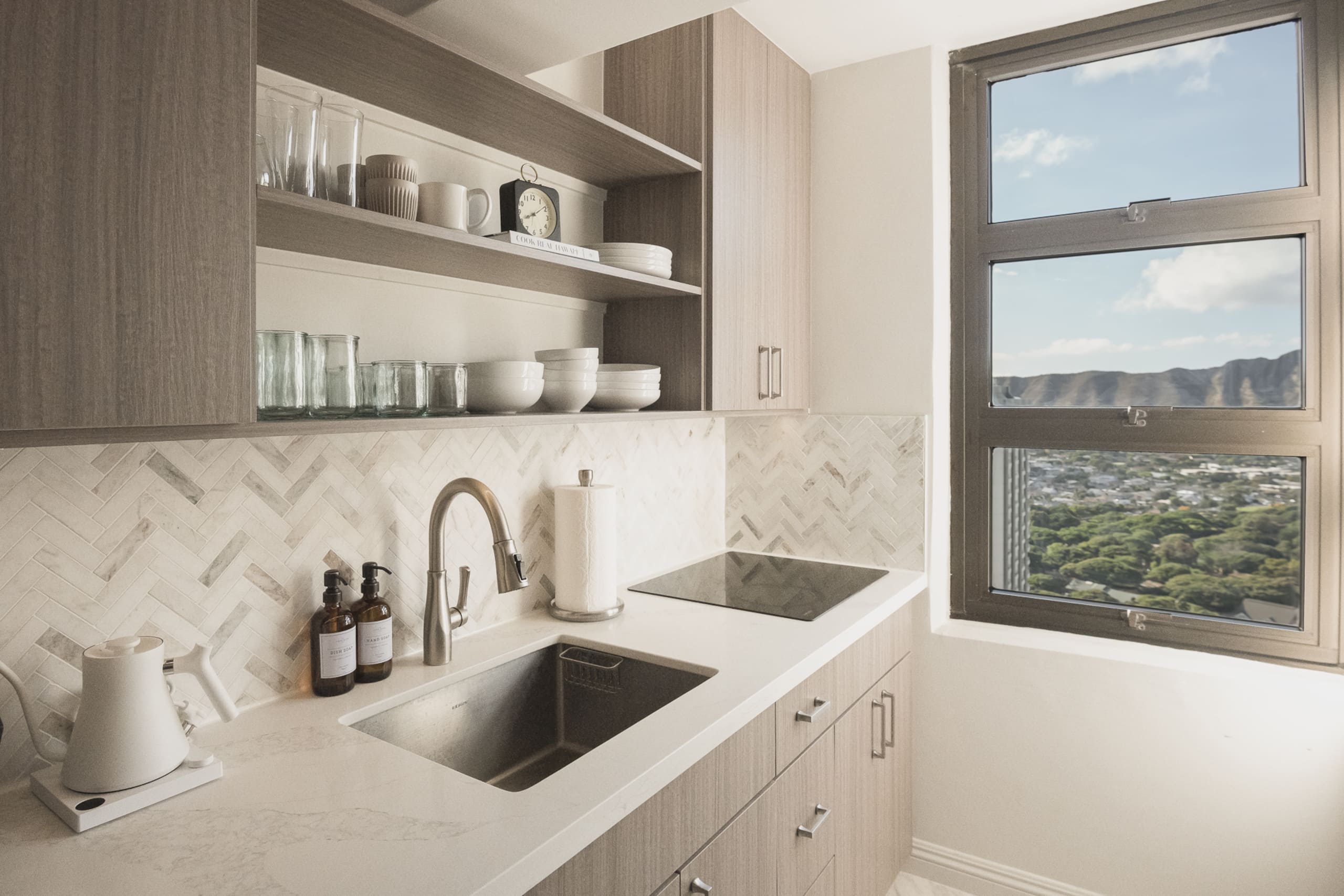 Condo in Honolulu · ★4.98 · 1 bedroom · 1 bed · 1 private bath - Image 9