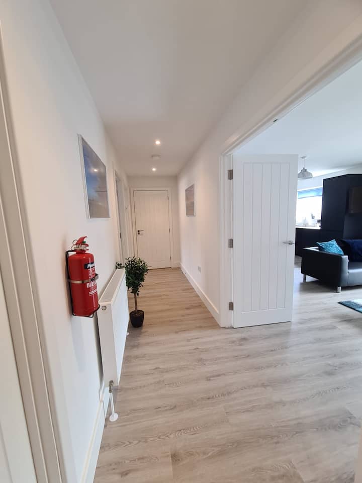 Apt 7, The Bay House - 3 Bed Sea View Apartment - Shanklin
