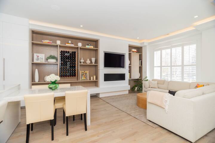 Luxury 2-story 2-bedroom 3-bath Lincoln Park Apt gallery image 4