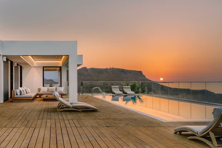 Unique Architecture, Sea view, 5* Luxury Amenities