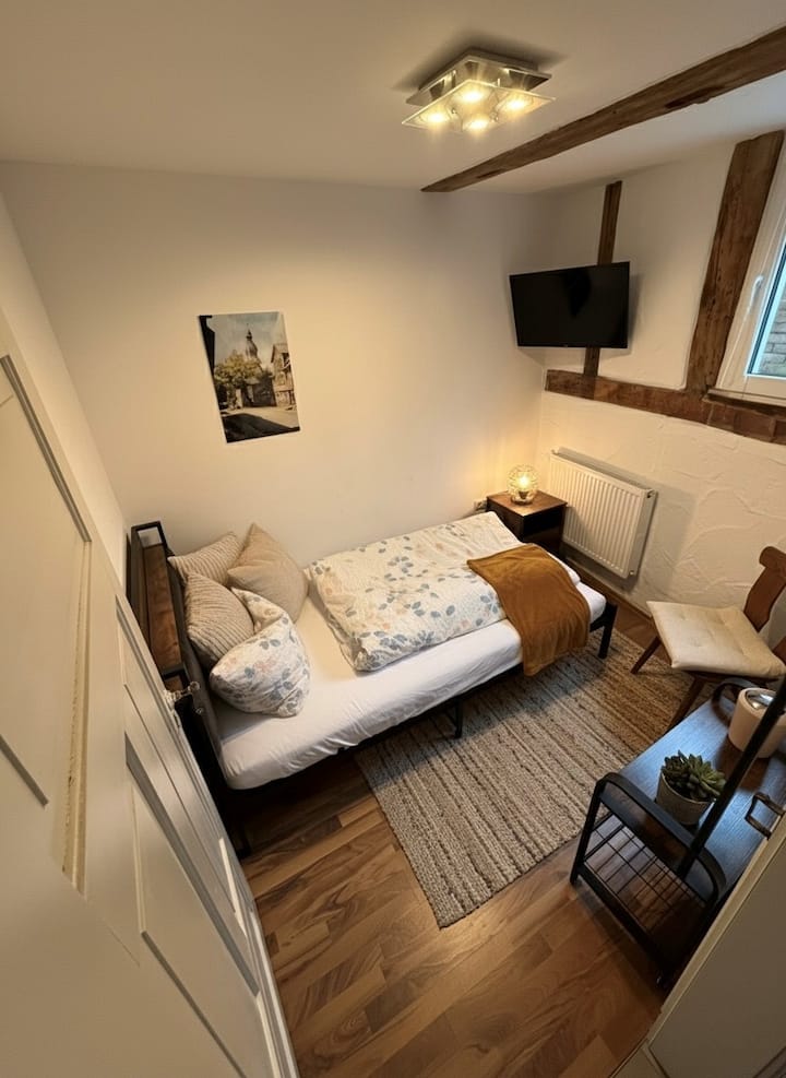 Single room on the ground floor ("Lutherkammer") - available with a minimum occupancy of 10 people.