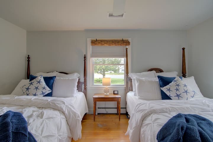 两张标准双人床