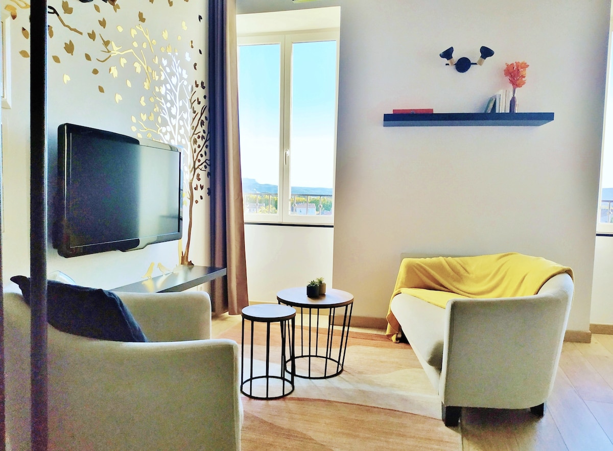 Top Airbnb: Large bright studio in a quiet area, historic center in Pertuis