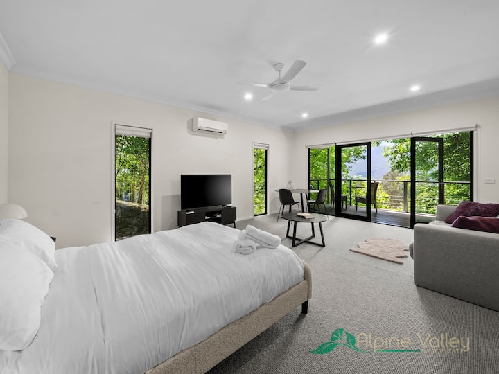 Romantic Mountain Couples Escape @ Birches Estate - Bright