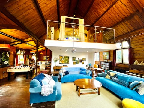 Huge Vintage Tabernacle. Walk to Coast Path & Pub