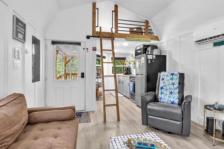 Secluded Tiny Home Only Minutes To Topsail Island! - Surf City, NC
