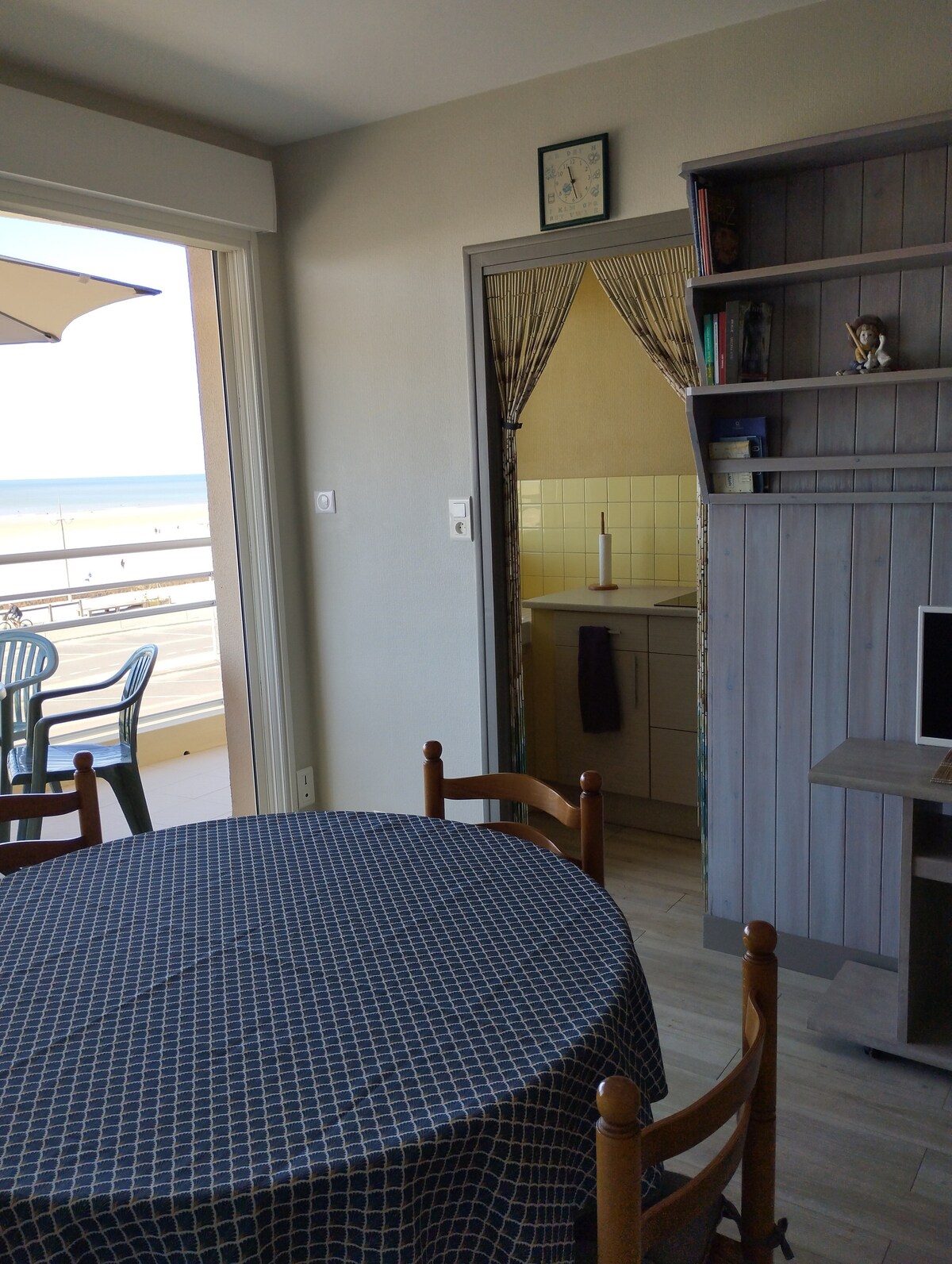 Successful Airbnb property: Sea-facing studio with balcony 2/4 people av in Saint Jean De Monts