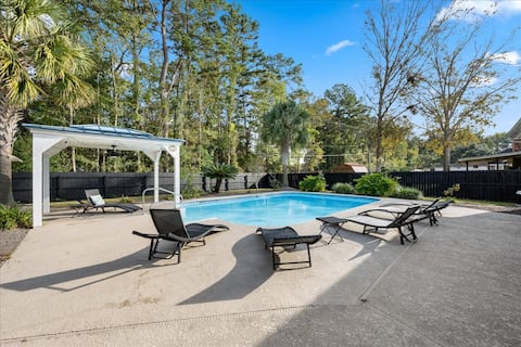 Summerville Retreat, Pool, New Game Room Near CHS