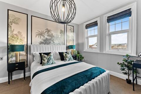 Welcome to our 7 Bedroom Coastal Retreat - Hottub