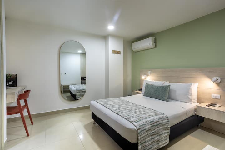 Habitación En Hotel Con Desayuno En Laureles - Medellín