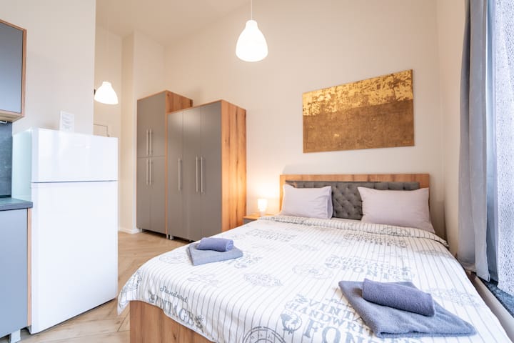 Studio With King Size Bed - Bankya