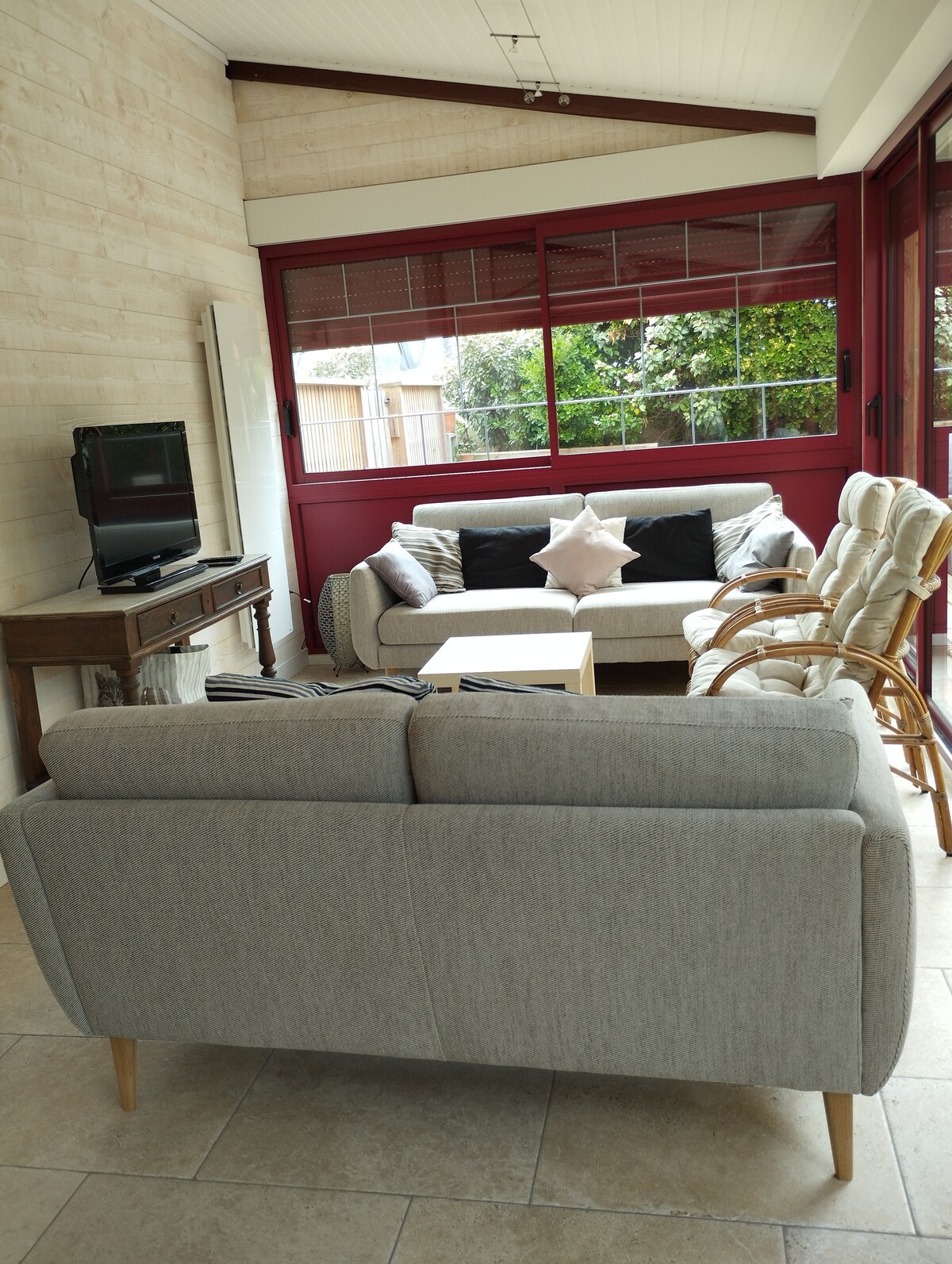 Annonce Airbnb populaire: fully renovated 1930s Canaulaise villa à Lacanau