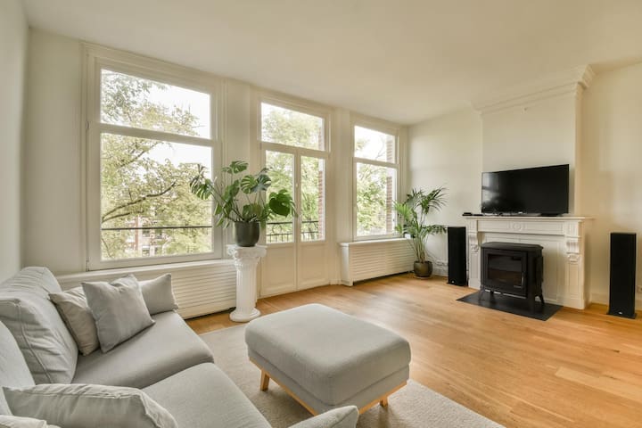 Canal-View Apartment with Large Rooftop Terrace