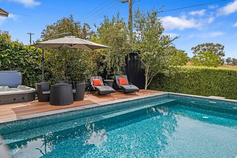 Oasis Retreat-Private Pool-4pm  checkout in Dec