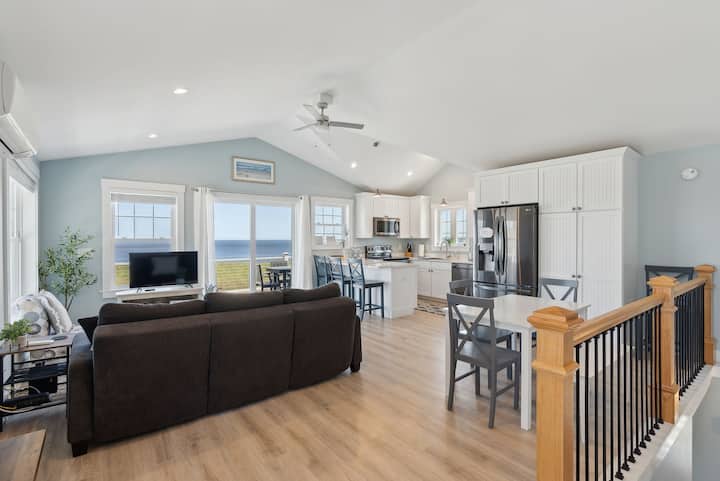 Beautiful ocean front house on Hills Beach