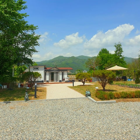 # Private campsite
#7 minutes by car from Gapyeong Station
#Close to famous Baeji
#One-room house #