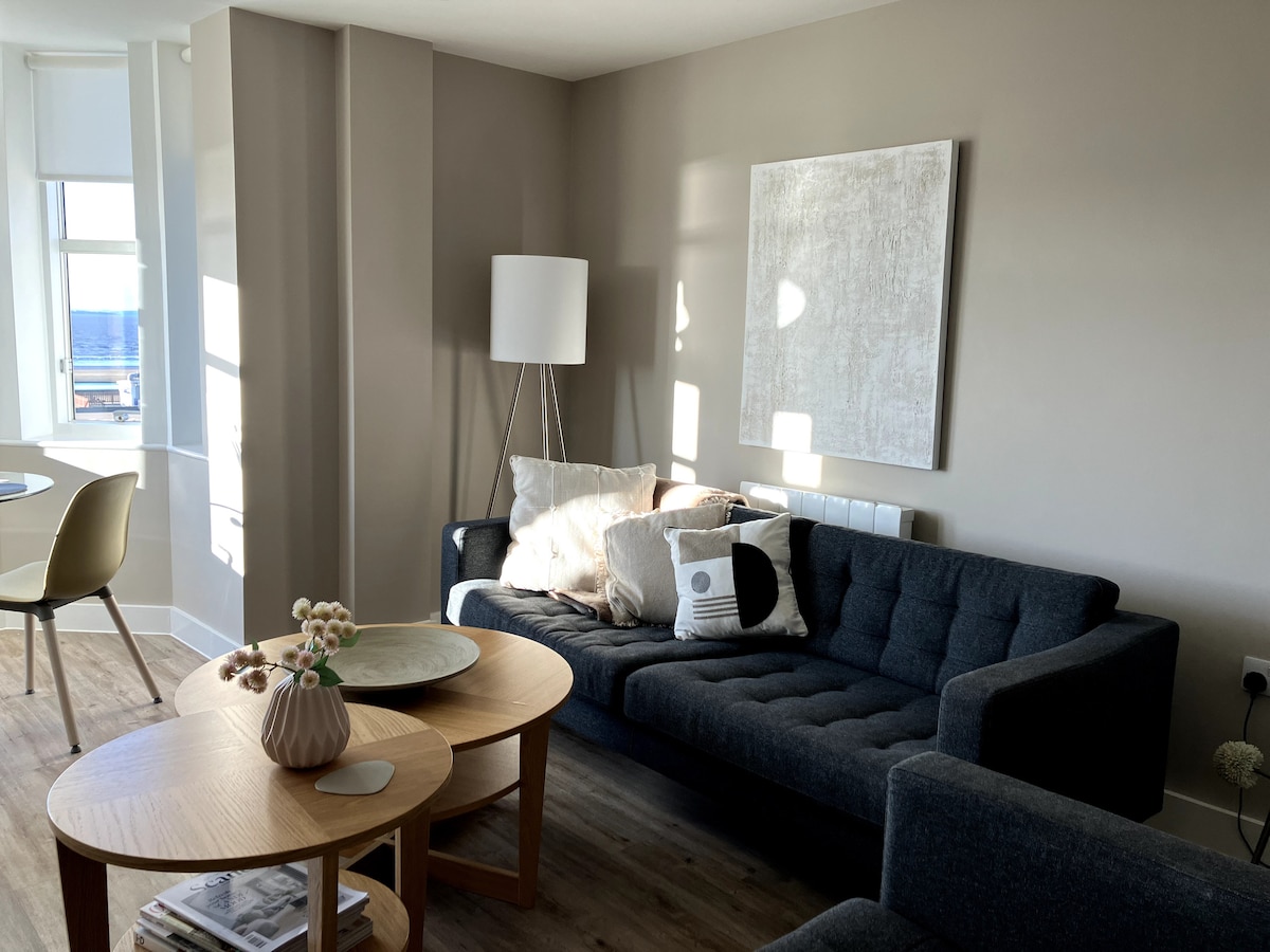 Successful Airbnb property: SAILWINDS  - Boutique Beach Front Apartment in Weston Super Mare