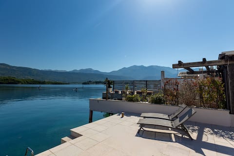 Airy waterfront penthouse