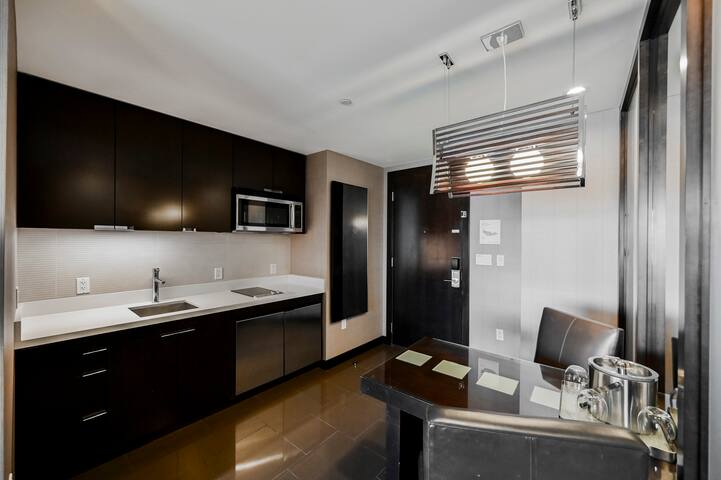 L43 VDARA Unique 2BD Adjoining Studios | Sleeps 8 gallery image 5