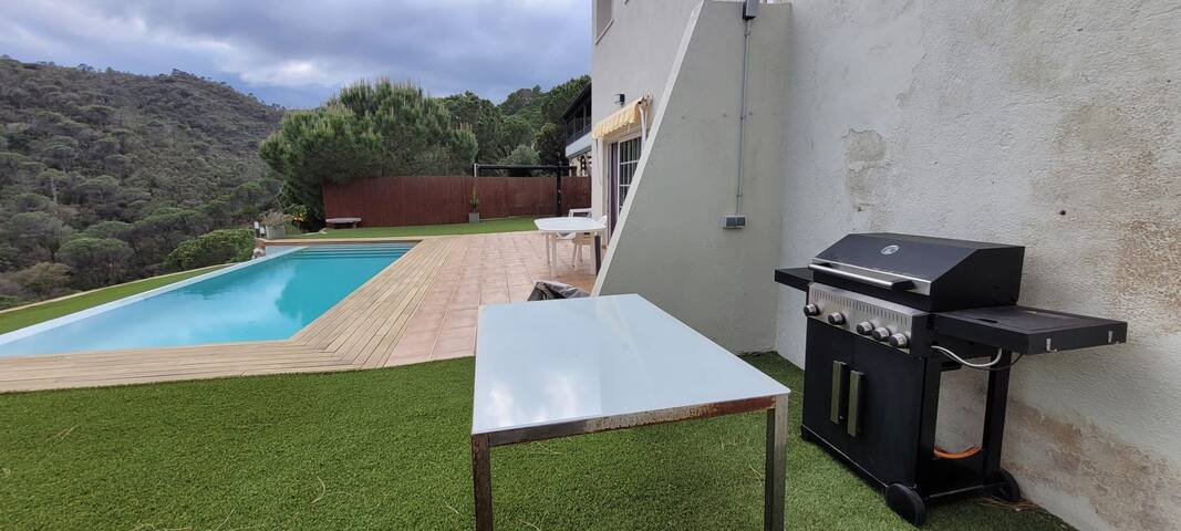 Host&Joy – Family Villa with Swimming Pool gallery image 3