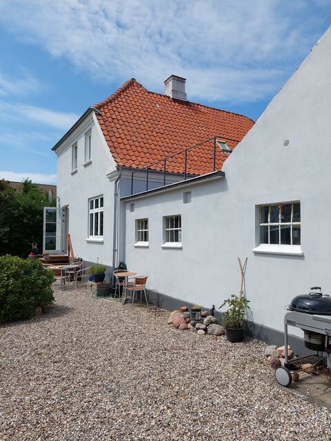 Lovely townhouse in Lohals. 150 meters from water and harbor.
