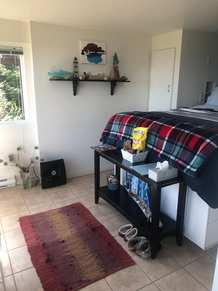 Stunning Views From A Cozy Suite . - Salt Spring Island