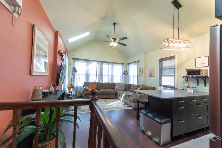 Great duplex 3BR/2bth apartment on the ocean block gallery image 5