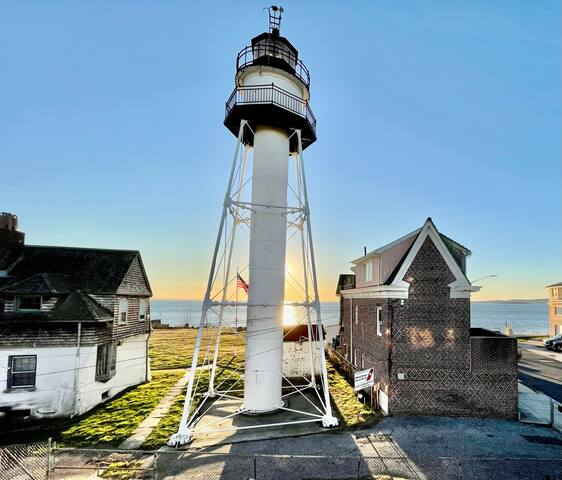 Great duplex 3BR/2bth apartment on the ocean block gallery image 2