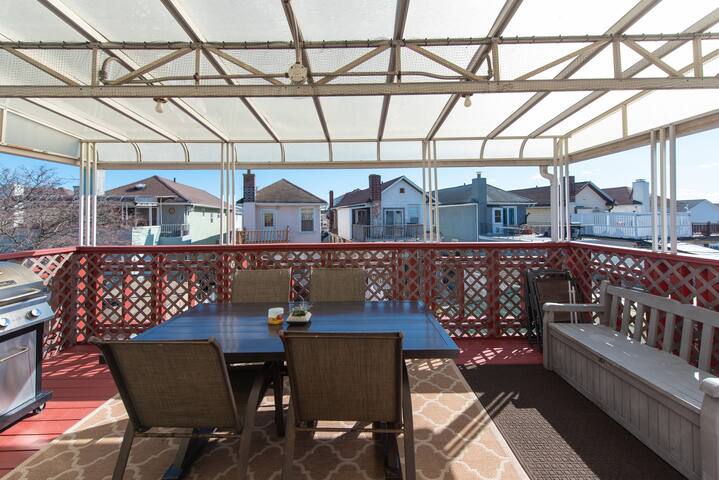 Great duplex 3BR/2bth apartment on the ocean block gallery image 4