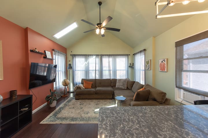 Great duplex 3BR/2bth apartment on the ocean block