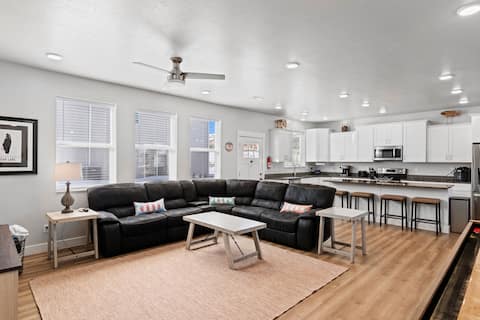 Top Airbnb: 4 bed 4bath beautiful Close to marina and downtown in Garden City