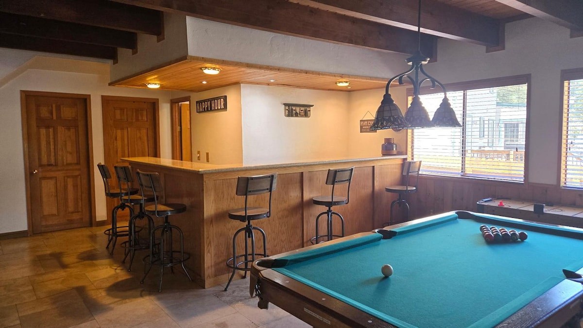 Bearadise game room bar and pool table
