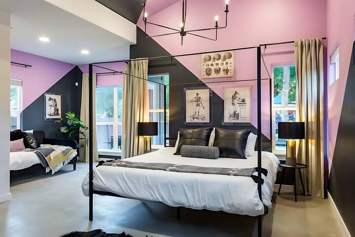 Downtown Austin Oasis w Pool & Hot Tub—Sleeps 16 gallery image 2