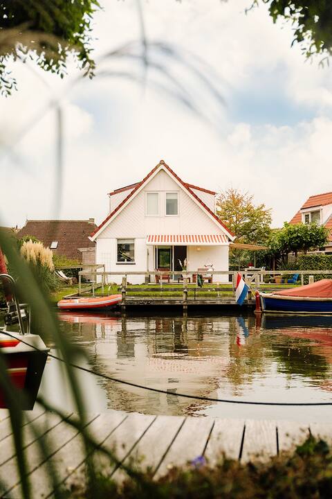 Cozy holiday home on the Frisian waters