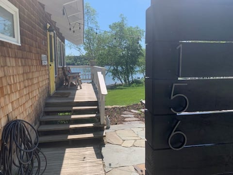 Cozy, ocean-side retreat