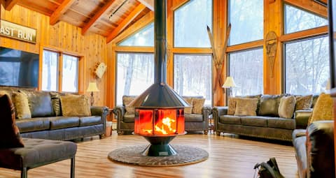 Luxury 8BR Ski In/Out Okemo Chalet Sleeps 22