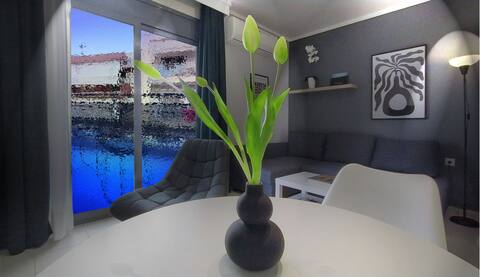 Top performing Airbnb: A&J City cosy top floor 2 room apartment in Μητροπολιτική Ενότητα Θεσσαλονίκης