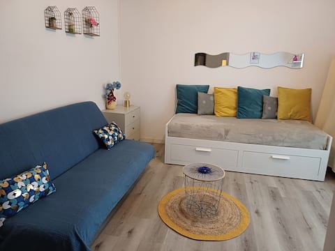 Le Marin: Quiet fully-equipped studio