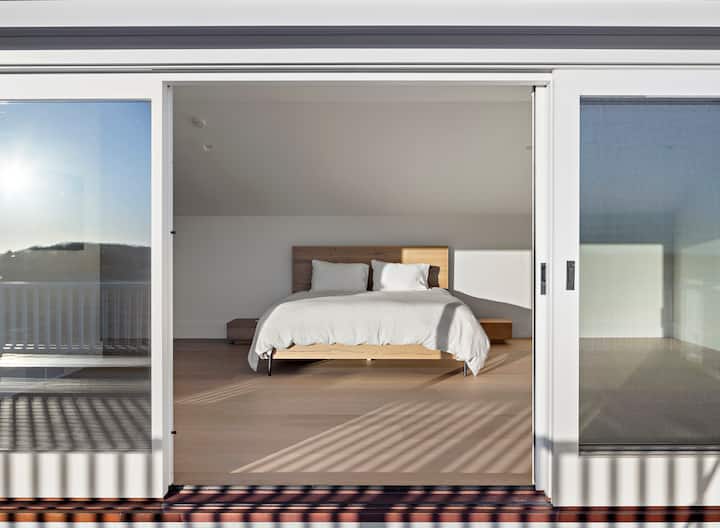 Farmhouse Primary Bedroom - King Bed