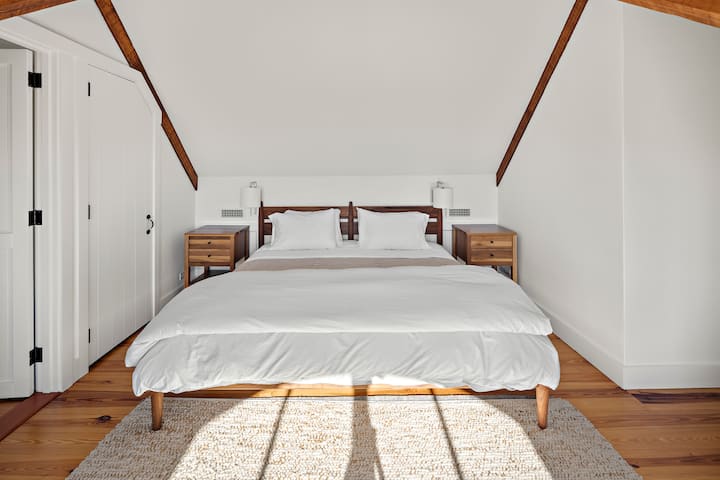 Beach House Primary Bedroom - king bed