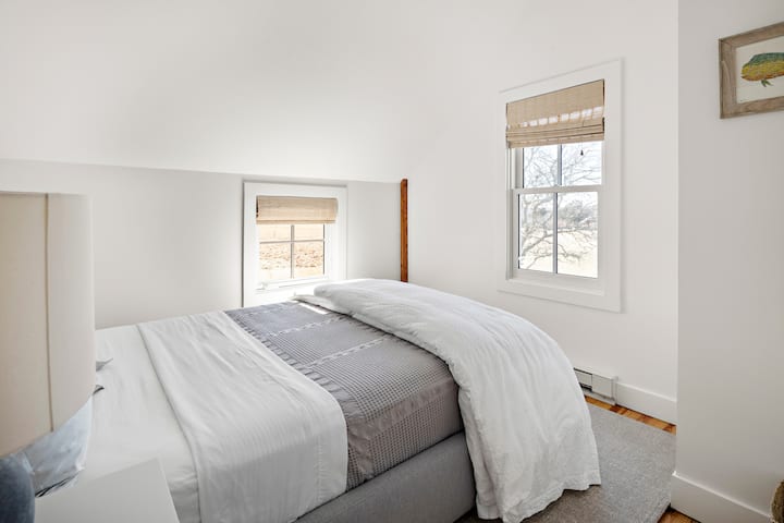 Beach house Guest Bedroom - queen bed